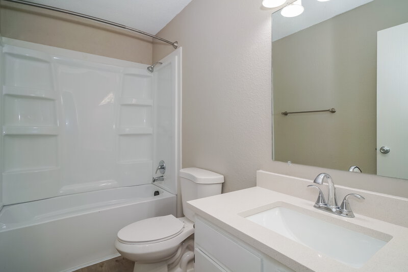 2,590/Mo, 531 Deer Trail Dr Indianapolis, IN 46217 Bathroom View