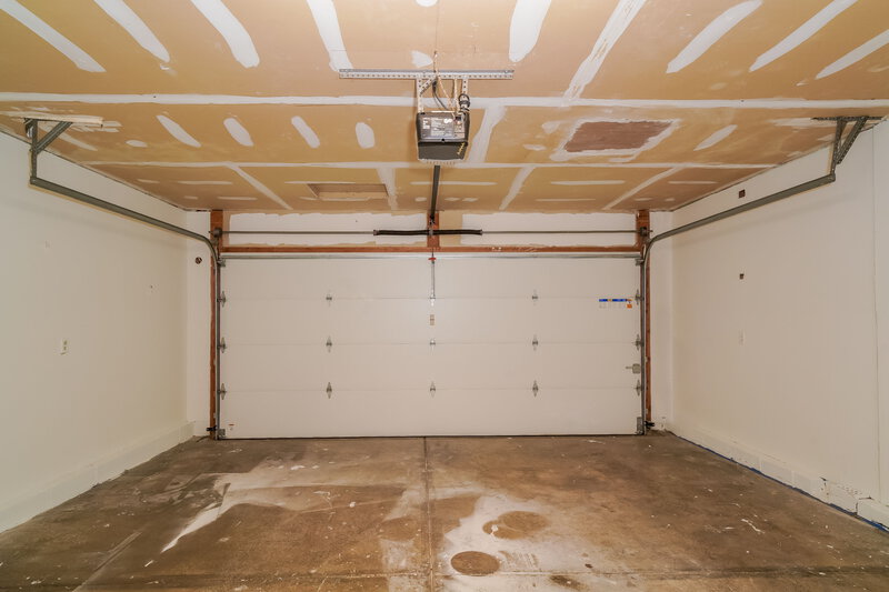 2,590/Mo, 531 Deer Trail Dr Indianapolis, IN 46217 Garage View