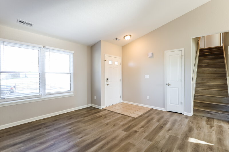 1,860/Mo, 450 Lake Shore Ct Franklin, IN 46131 Sitting Room View