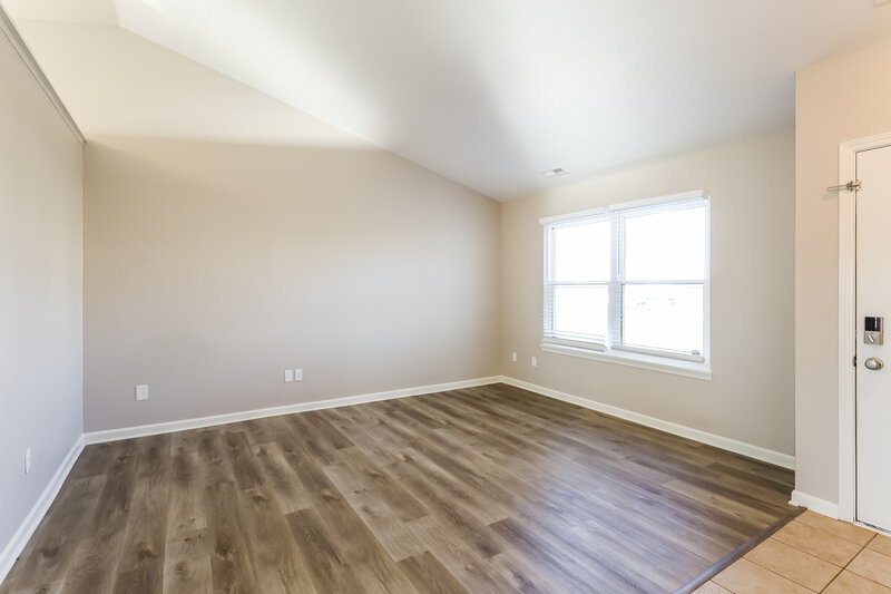 1,860/Mo, 450 Lake Shore Ct Franklin, IN 46131 Sitting Room View 2