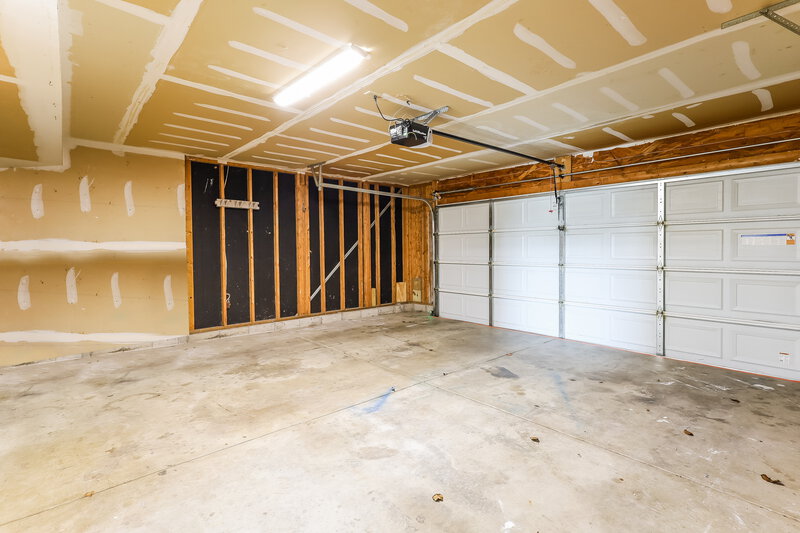 1,860/Mo, 450 Lake Shore Ct Franklin, IN 46131 Garage View