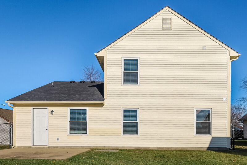 1,860/Mo, 450 Lake Shore Ct Franklin, IN 46131 Rear View