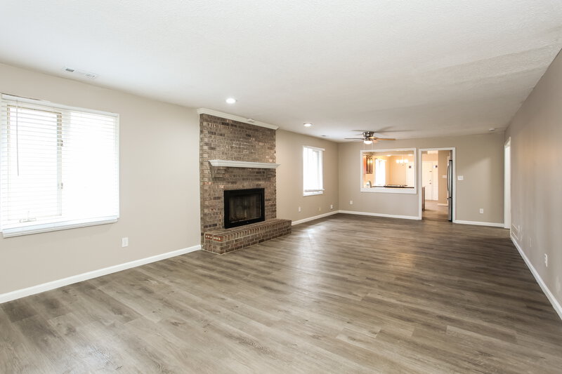 2,130/Mo, 7419 Cherryhill Dr Indianapolis, IN 46254 Family Room View