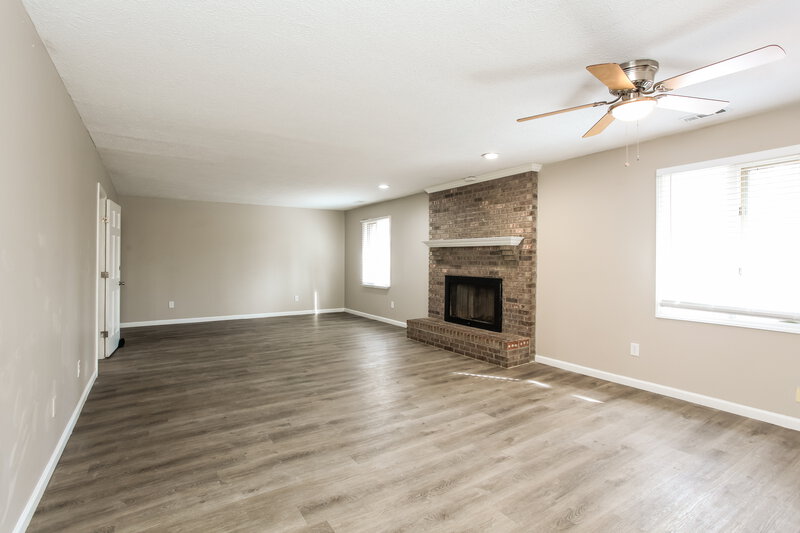 2,130/Mo, 7419 Cherryhill Dr Indianapolis, IN 46254 Family Room View 2