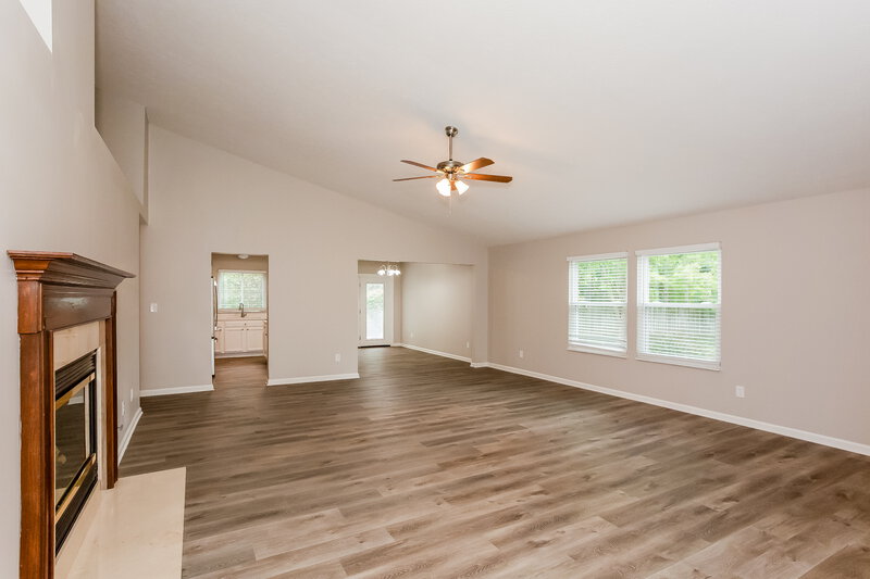 2,780/Mo, 4751 Lakestone Dr Indianapolis, IN 46237 Living Room View