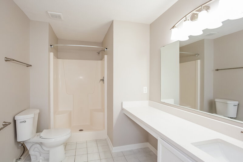 2,780/Mo, 4751 Lakestone Dr Indianapolis, IN 46237 Main Bathroom View 2