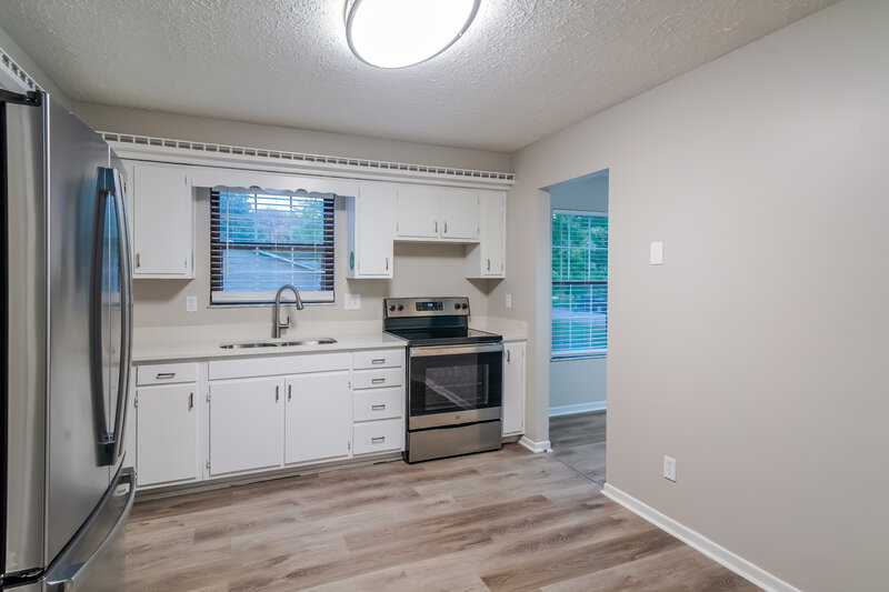 2,285/Mo, 3420 Wedgewood Dr Indianapolis, IN 46227 Kitchen View 3