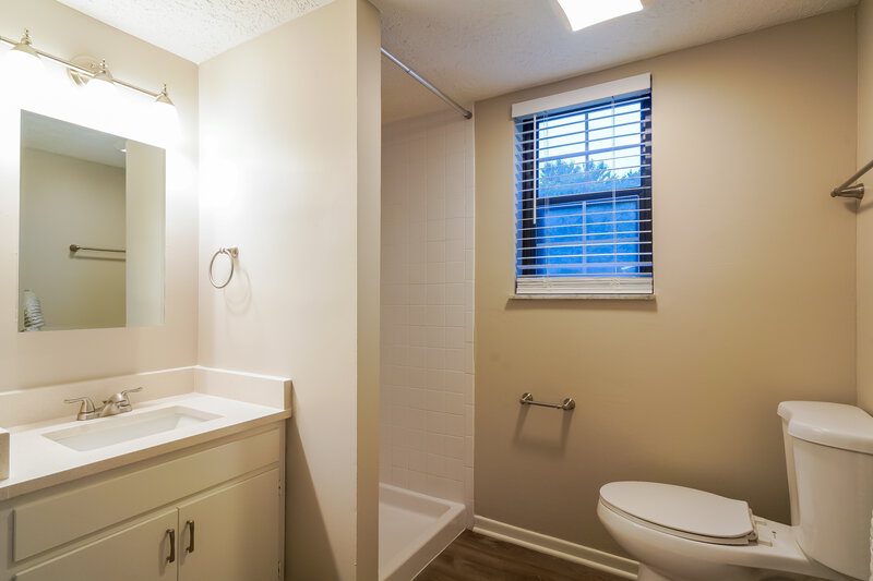 2,285/Mo, 3420 Wedgewood Dr Indianapolis, IN 46227 Bathroom View