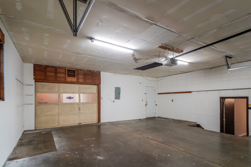 2,285/Mo, 3420 Wedgewood Dr Indianapolis, IN 46227 Garage View 2