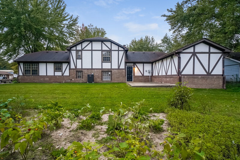2,285/Mo, 3420 Wedgewood Dr Indianapolis, IN 46227 Rear View