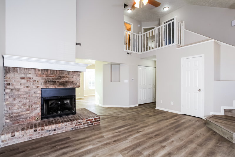 1,860/Mo, 5738 Bold Ruler Dr Indianapolis, IN 46237 Living Room View