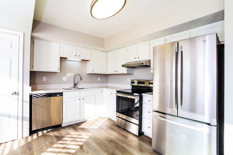 1,860/Mo, 5738 Bold Ruler Dr Indianapolis, IN 46237 Kitchen View