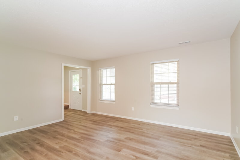 3,500/Mo, 40 Crestview Dr Greenwood, IN 46143 Living Room View 2