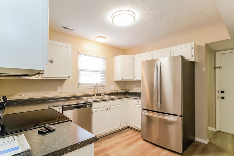 3,500/Mo, 40 Crestview Dr Greenwood, IN 46143 Kitchen View