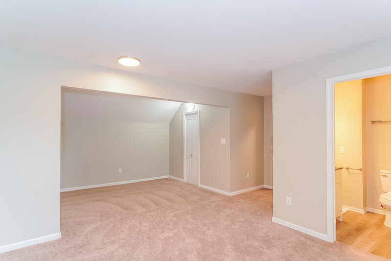 3,500/Mo, 40 Crestview Dr Greenwood, IN 46143 Main Bedroom View