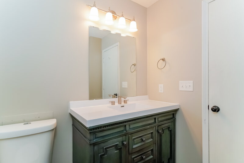 3,500/Mo, 40 Crestview Dr Greenwood, IN 46143 Bathroom View