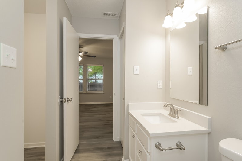 1,565/Mo, 13468 N Etna Green Ct Camby, IN 46113 Main Bathroom View