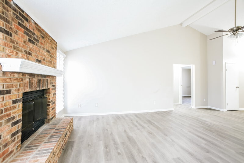 2,780/Mo, 8291 Ontario Ln Indianapolis, IN 46268 Living Room View