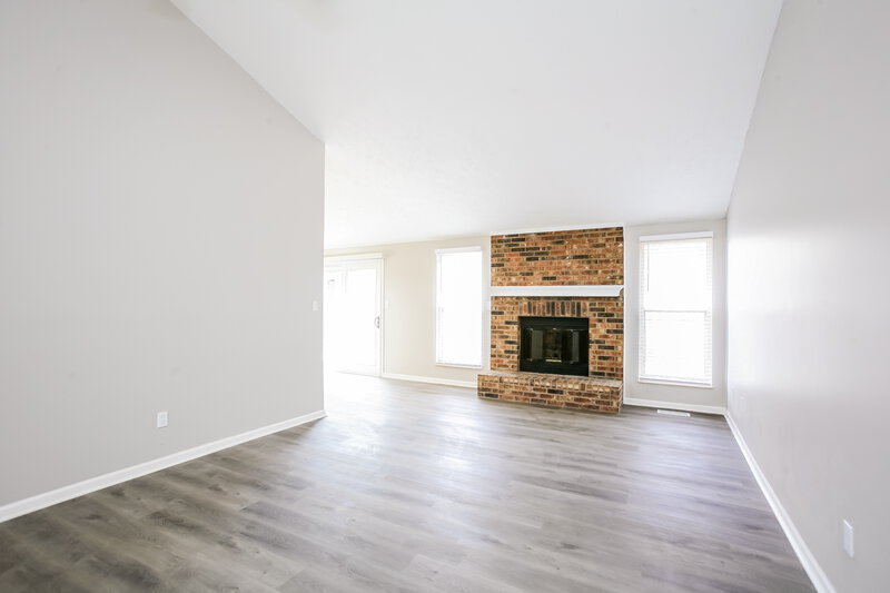 2,780/Mo, 8291 Ontario Ln Indianapolis, IN 46268 Living Room View 2