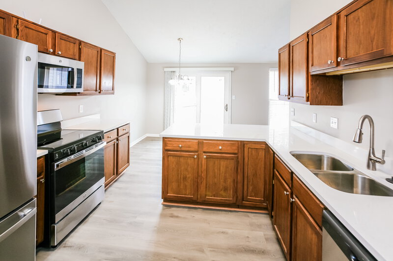 2,780/Mo, 8291 Ontario Ln Indianapolis, IN 46268 Kitchen View