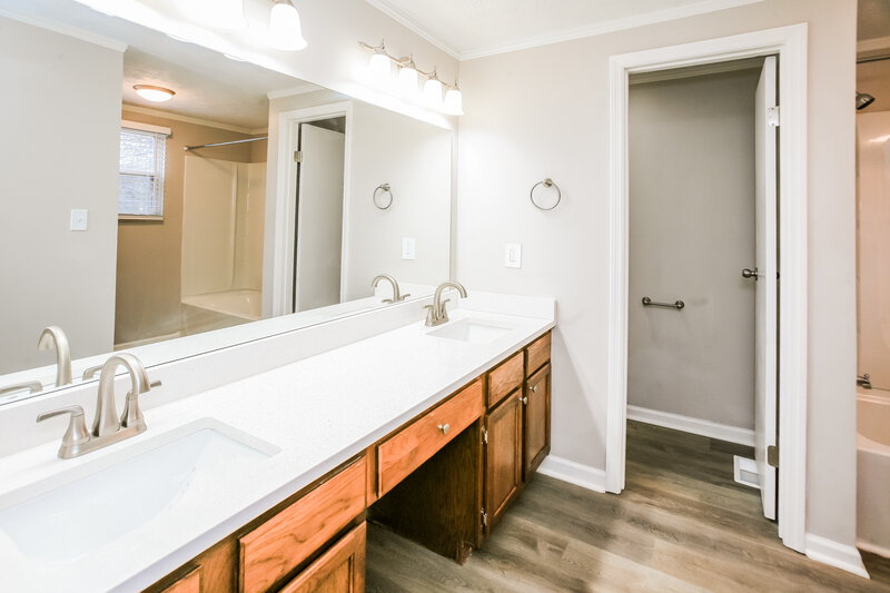 2,780/Mo, 8291 Ontario Ln Indianapolis, IN 46268 Main Bathroom View