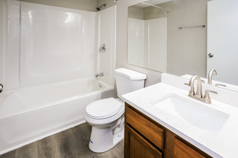 2,780/Mo, 8291 Ontario Ln Indianapolis, IN 46268 Bathroom View