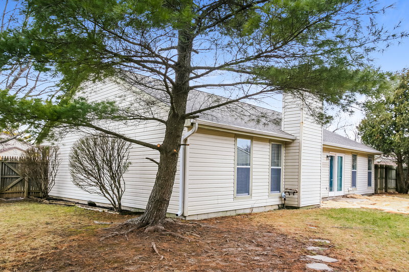 2,780/Mo, 8291 Ontario Ln Indianapolis, IN 46268 Rear View