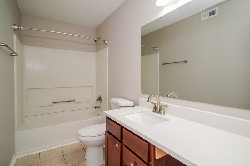 1,545/Mo, 5969 Redcliff North Ln Plainfield, IN 46168 Main Bathroom View