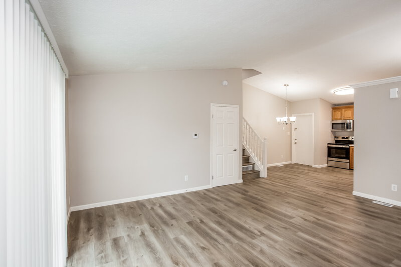 2,065/Mo, 1217 Citation Cir E Lebanon, IN 46052 Living Room View 3