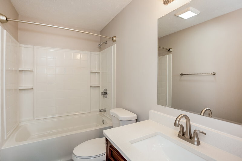2,065/Mo, 1217 Citation Cir E Lebanon, IN 46052 Main Bathroom View