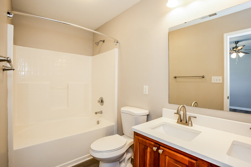 3,080/Mo, 6408 Matcumbe Way Plainfield, IN 46168 Main Bathroom View