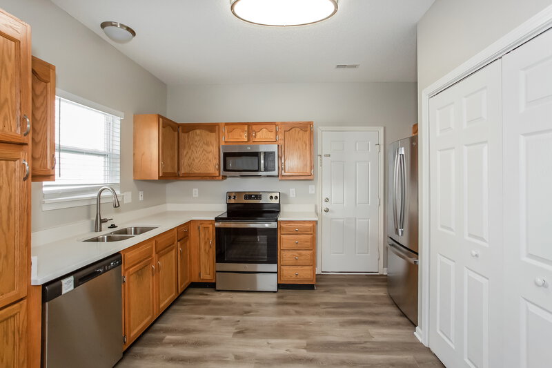 1,885/Mo, 7150 Parklake Pl Indianapolis, IN 46217 Kitchen View