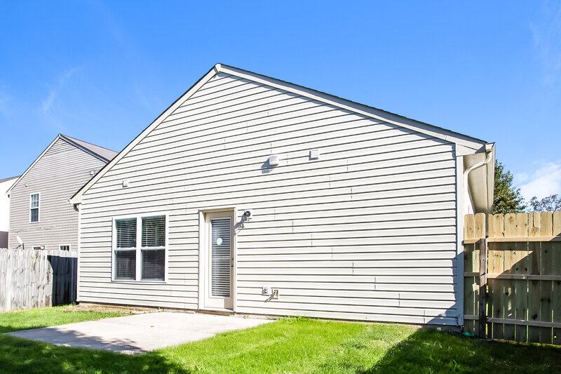 1,885/Mo, 7150 Parklake Pl Indianapolis, IN 46217 Rear View 2