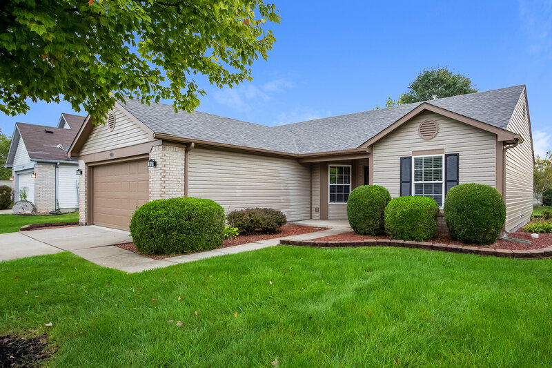 1,940/Mo, 935 N Mill Run Blvd Greenfield, IN 46140 Front View