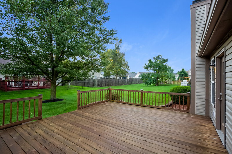1,940/Mo, 935 N Mill Run Blvd Greenfield, IN 46140 Deck View