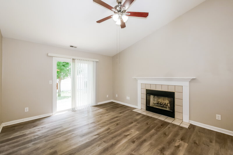 1,860/Mo, 5901 Blackley Ln Indianapolis, IN 46254 Living Room View 2