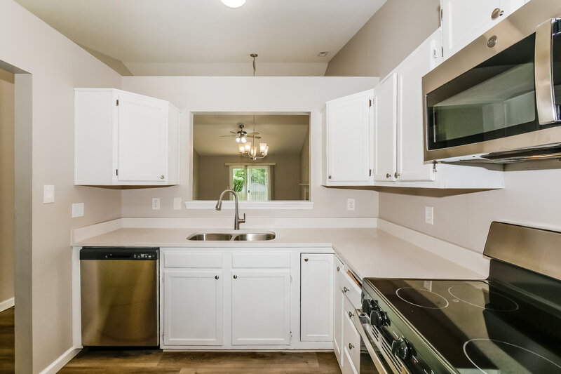 1,860/Mo, 5901 Blackley Ln Indianapolis, IN 46254 Kitchen View 2