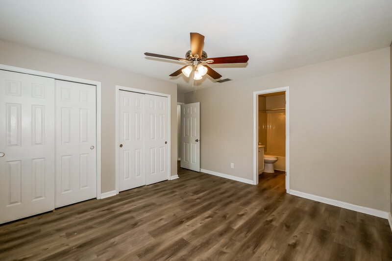 1,860/Mo, 5901 Blackley Ln Indianapolis, IN 46254 Main Bedroom View 2