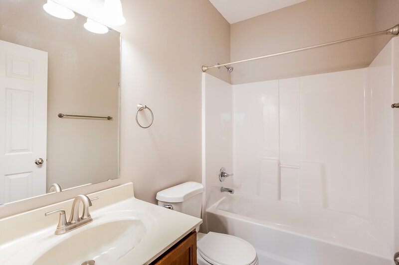 1,835/Mo, 573 Farnham Dr Westfield, IN 46074 Bathroom View