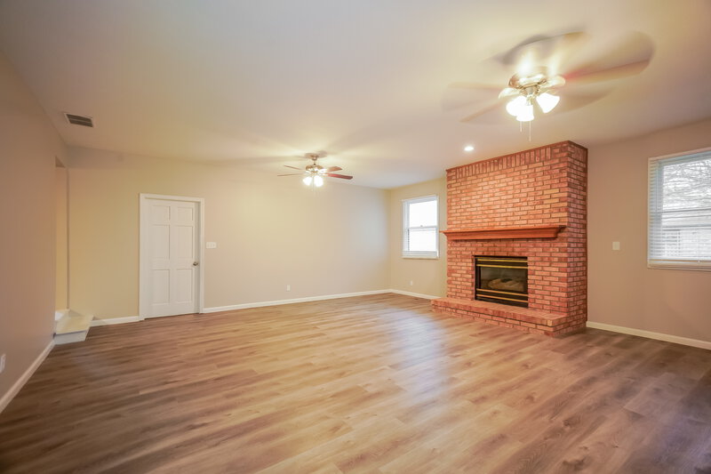 1,815/Mo, 7916 Santolina Dr Indianapolis, IN 46237 Living Room View 3