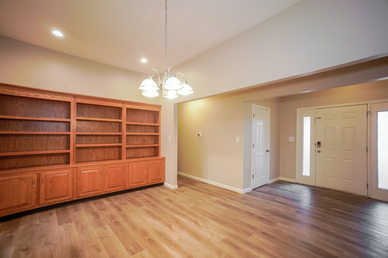 1,815/Mo, 7916 Santolina Dr Indianapolis, IN 46237 Living Room View 4
