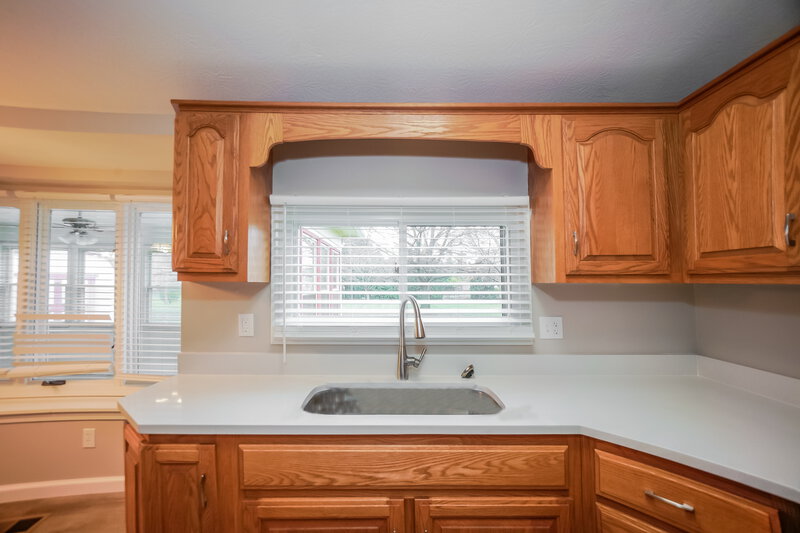 1,815/Mo, 7916 Santolina Dr Indianapolis, IN 46237 Kitchen View 3