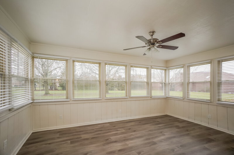 1,815/Mo, 7916 Santolina Dr Indianapolis, IN 46237 Sun Room View