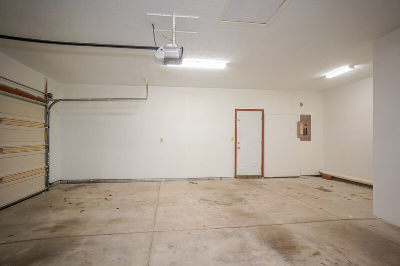 1,815/Mo, 7916 Santolina Dr Indianapolis, IN 46237 Garage View