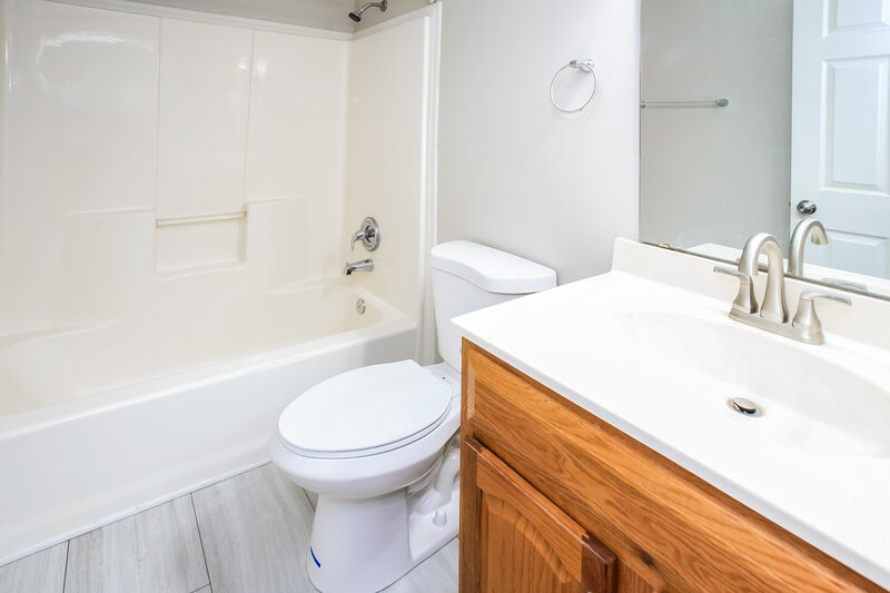 2,265/Mo, 6141 Macbeth Ct Indianapolis, IN 46254 Bathroom View