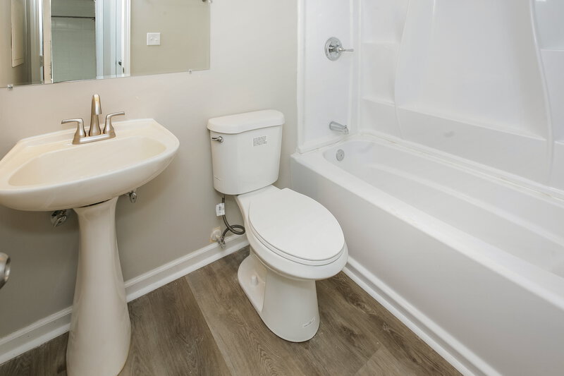 2,230/Mo, 7809 Hampton Pl Fishers, IN 46038 Main Bathroom View