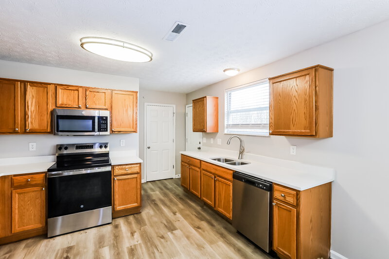 2,290/Mo, 8513 Vanguard Ln Indianapolis, IN 46239 Kitchen View