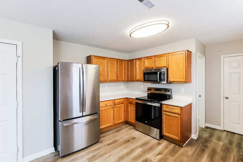 2,290/Mo, 8513 Vanguard Ln Indianapolis, IN 46239 Kitchen View 2