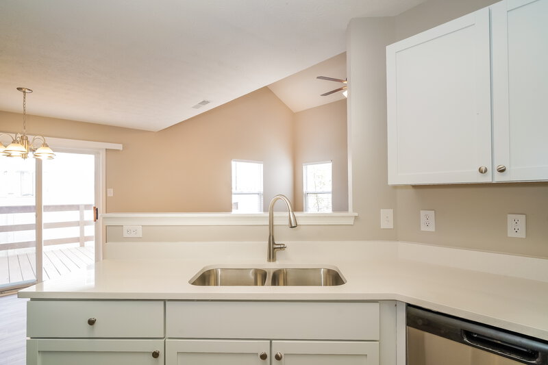 2,320/Mo, 6748 Stanhope Dr Indianapolis, IN 46254 Kitchen View 2