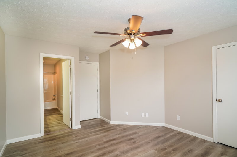 2,320/Mo, 6748 Stanhope Dr Indianapolis, IN 46254 Main Bedroom View 2